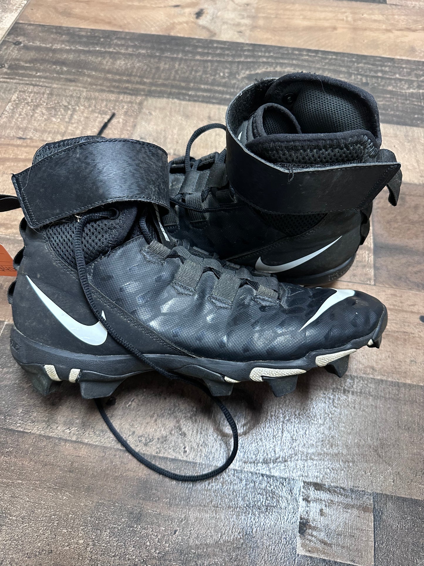 Men’s 9 nike cleats