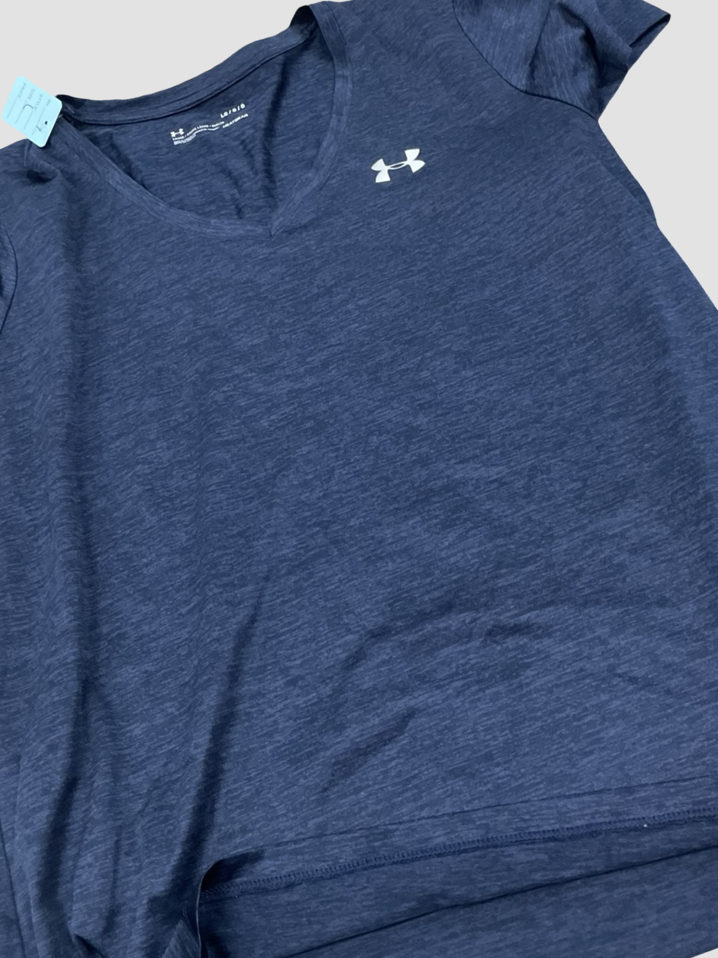 Women’s large UA tee
