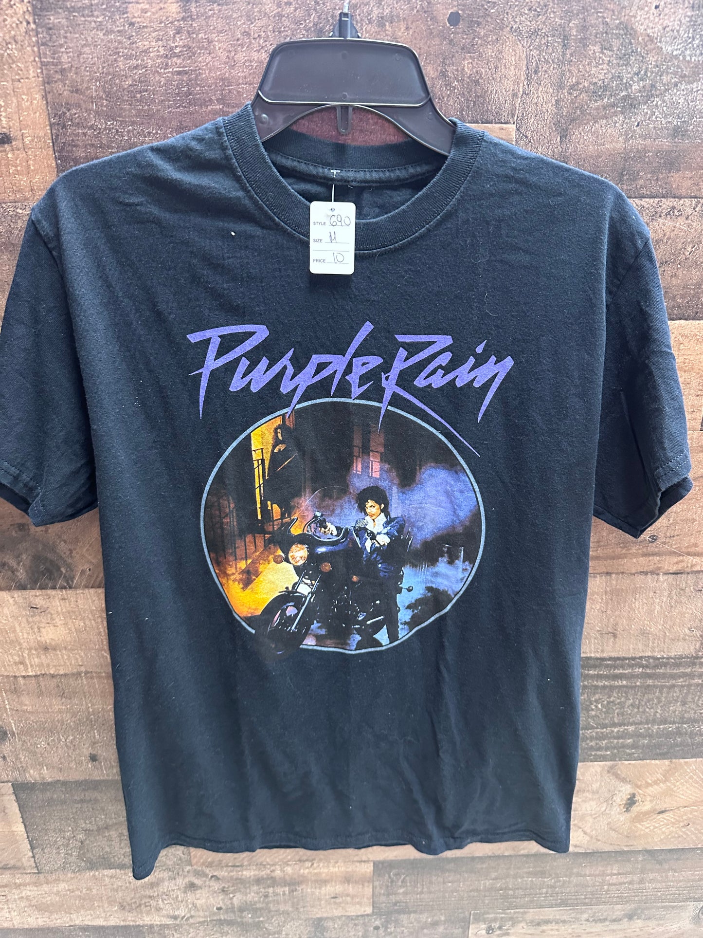 Women’s medium graphic shirt