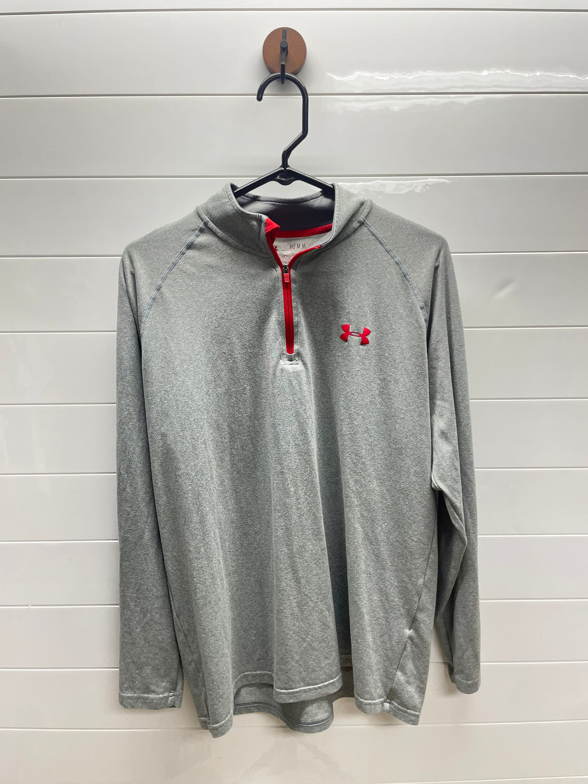 Men’s medium UA pullover
