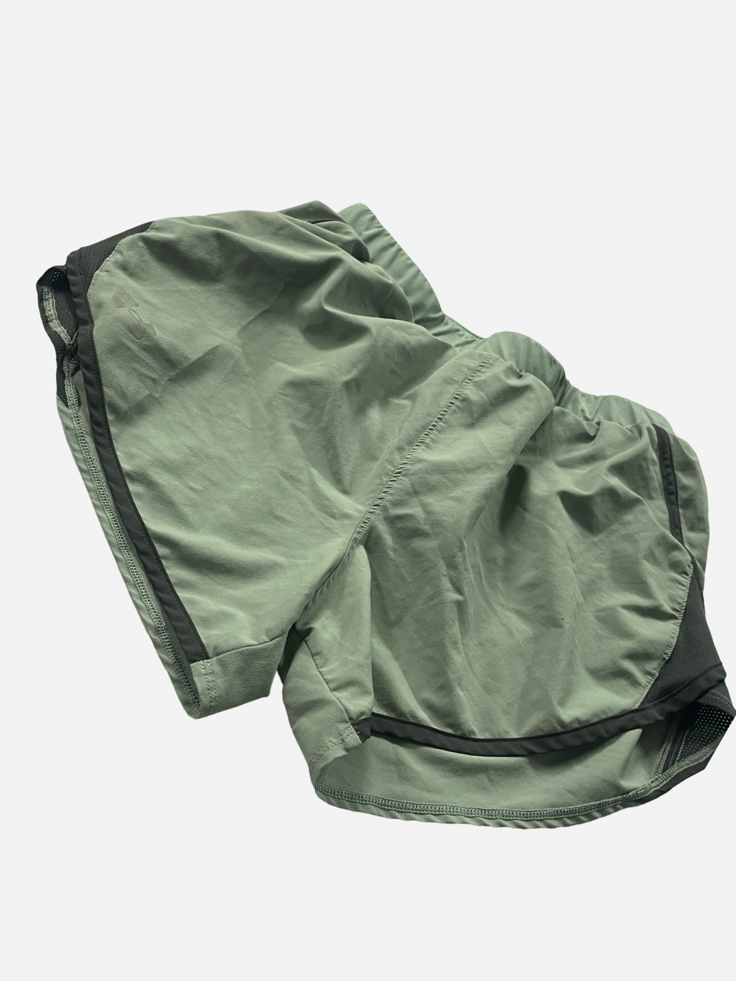 Women’s large UA shorts