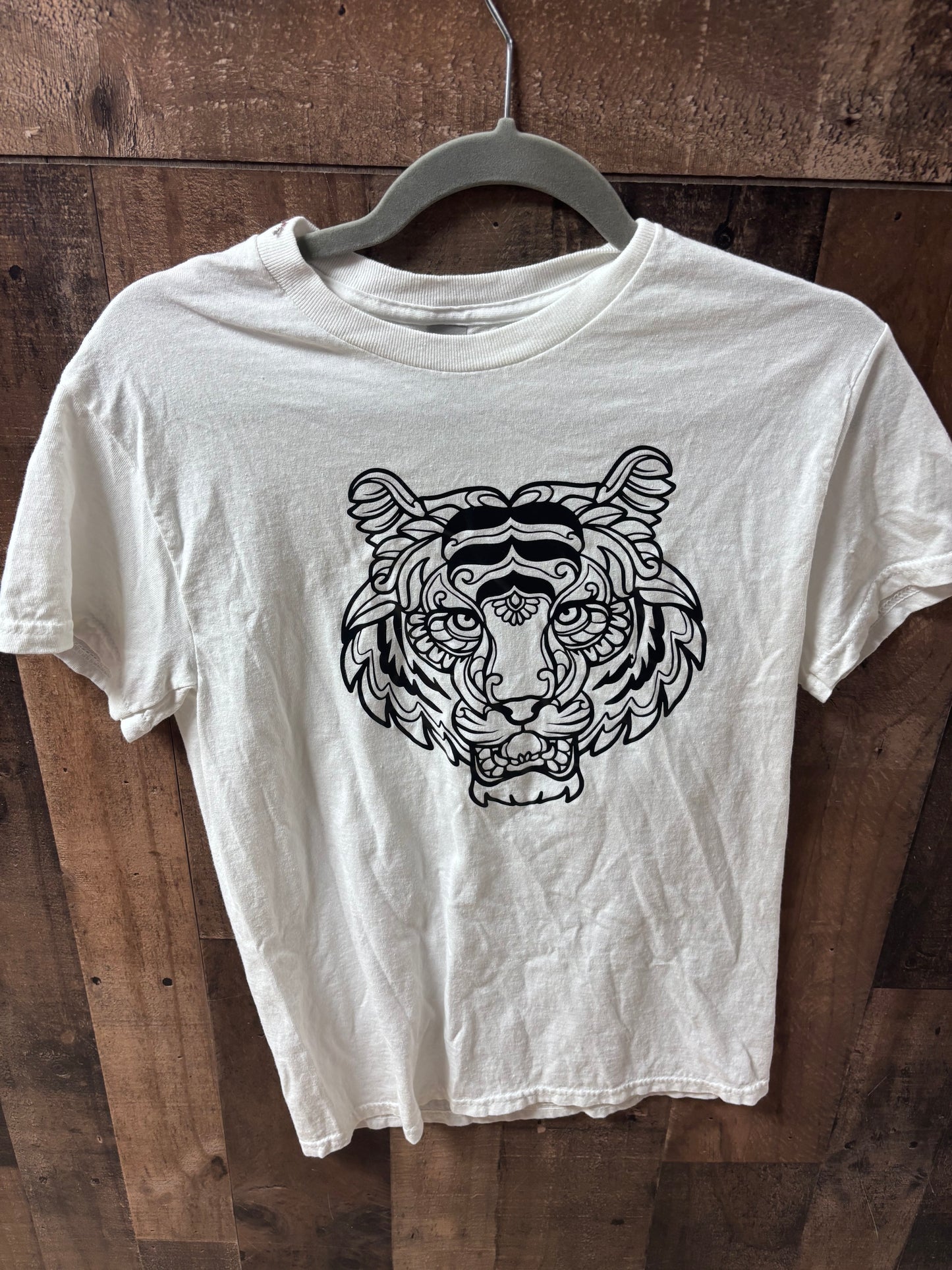 Women’s small graphic shirt