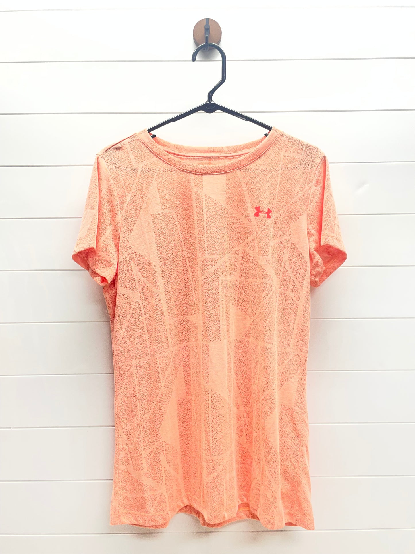 Women’s large UA tee