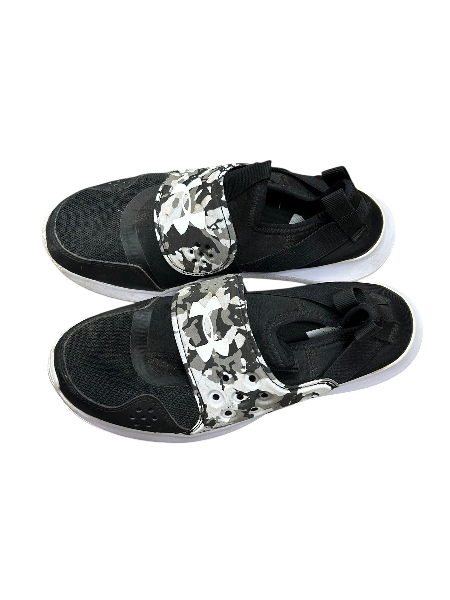 Boys 6.5Y UA shoes