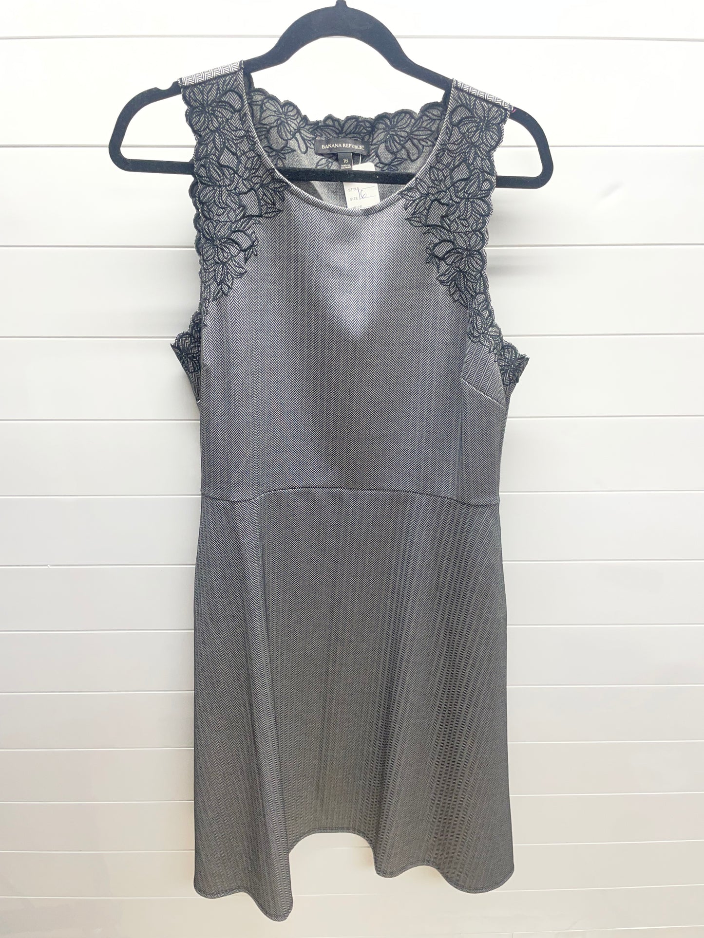 Women’s 16 Banana Republic Dress