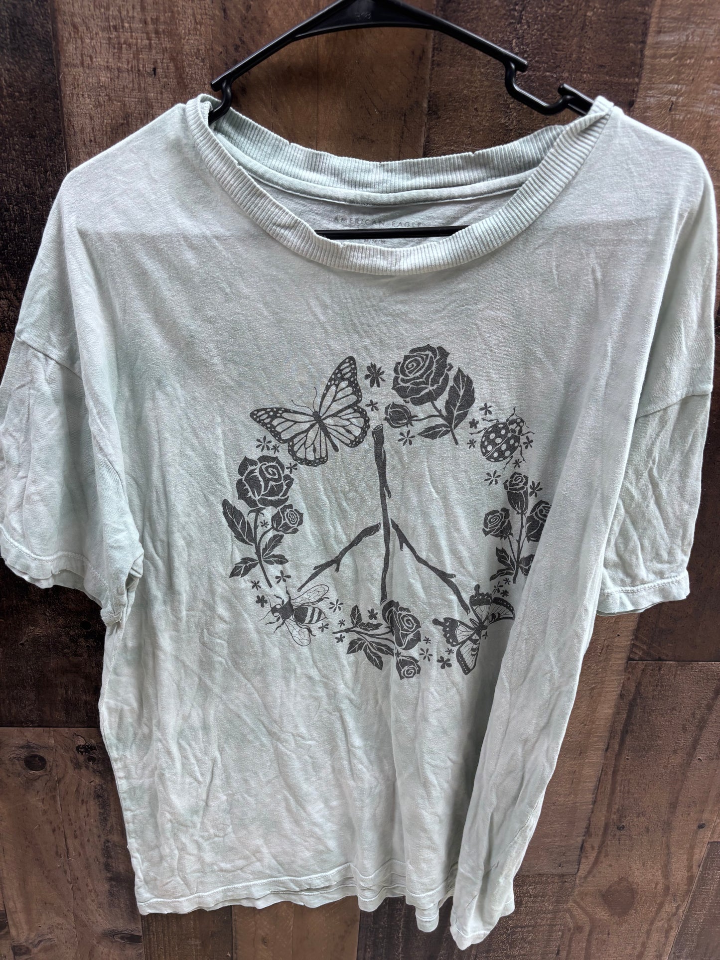 Women’s medium ae shirt