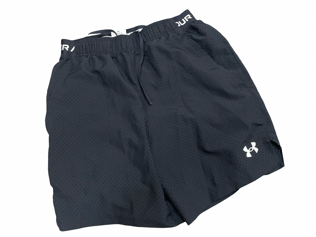 Men’s small UA shorts