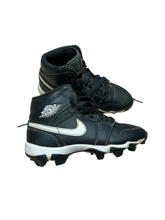 Boys 2.5Y nike cleats