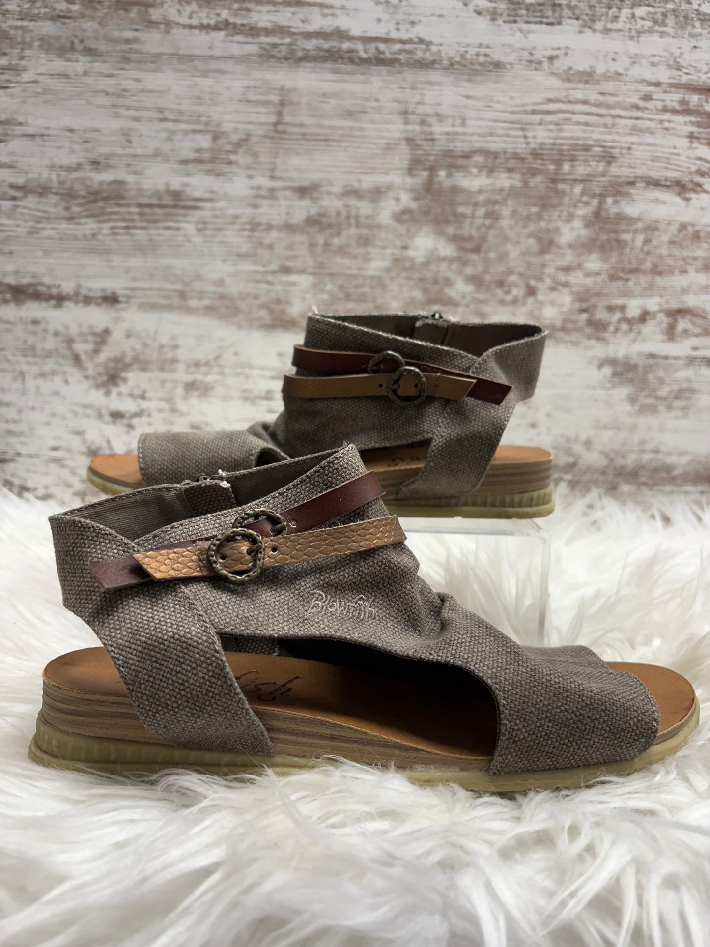 Women’s 8.5 blowfish sandals New