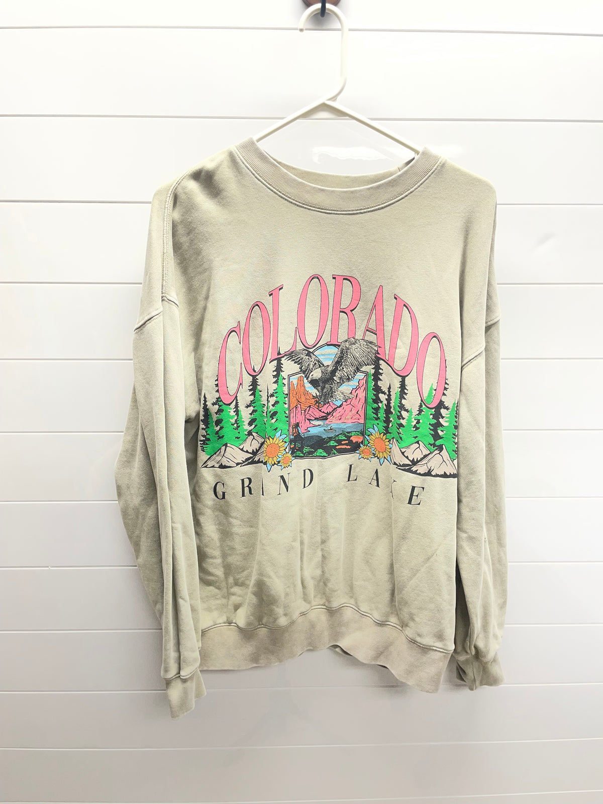 Women’s small Crewneck (hole)