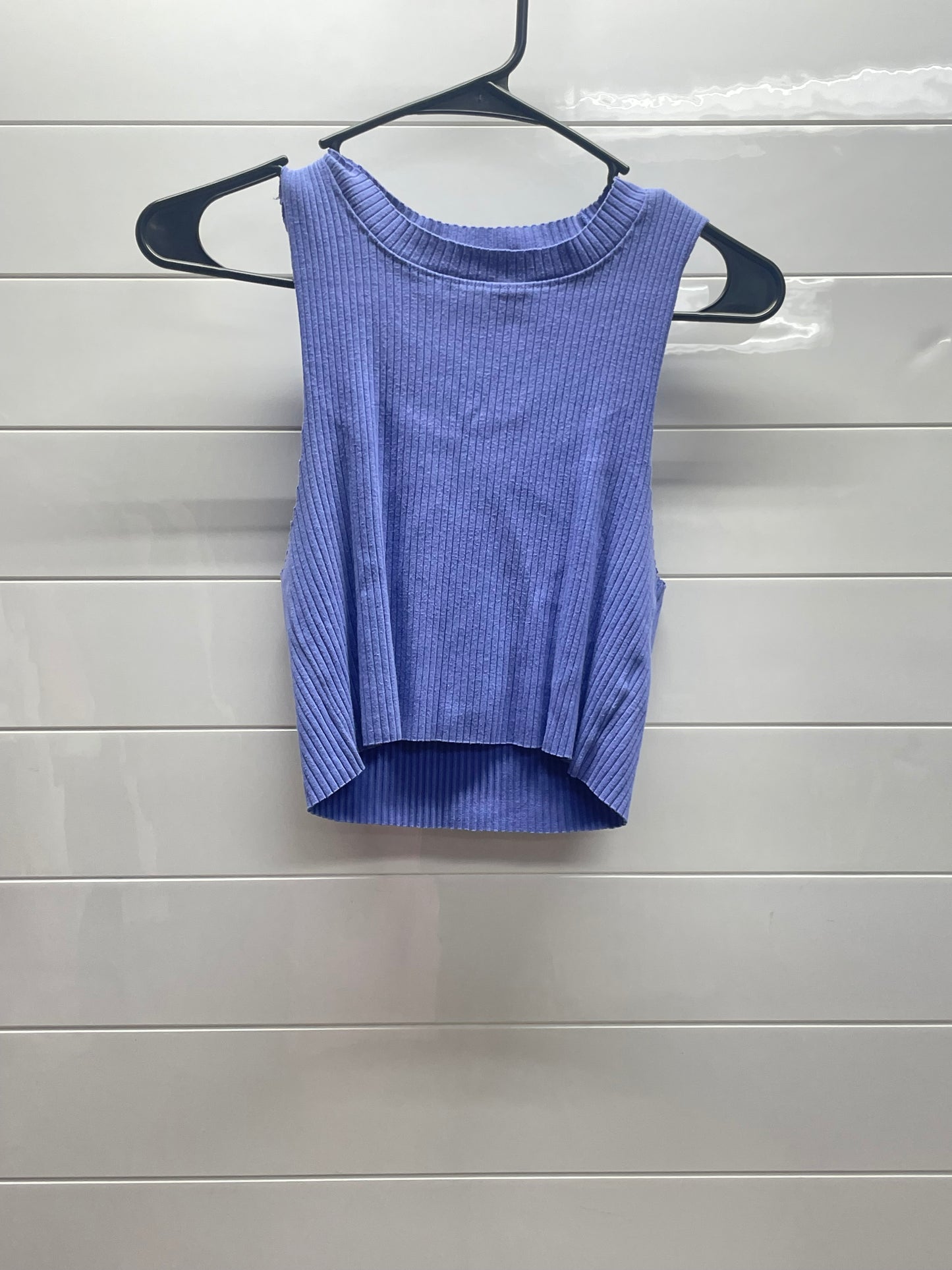 Women’s medium crop tank