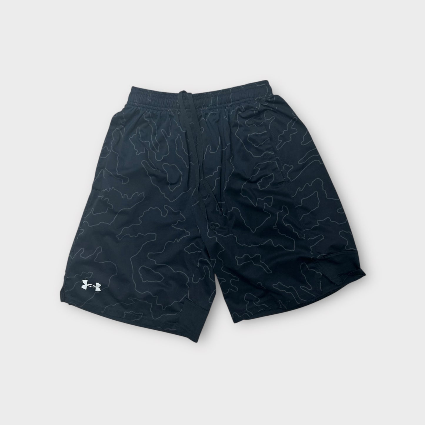 Mens small UA Shorts-logo peeling