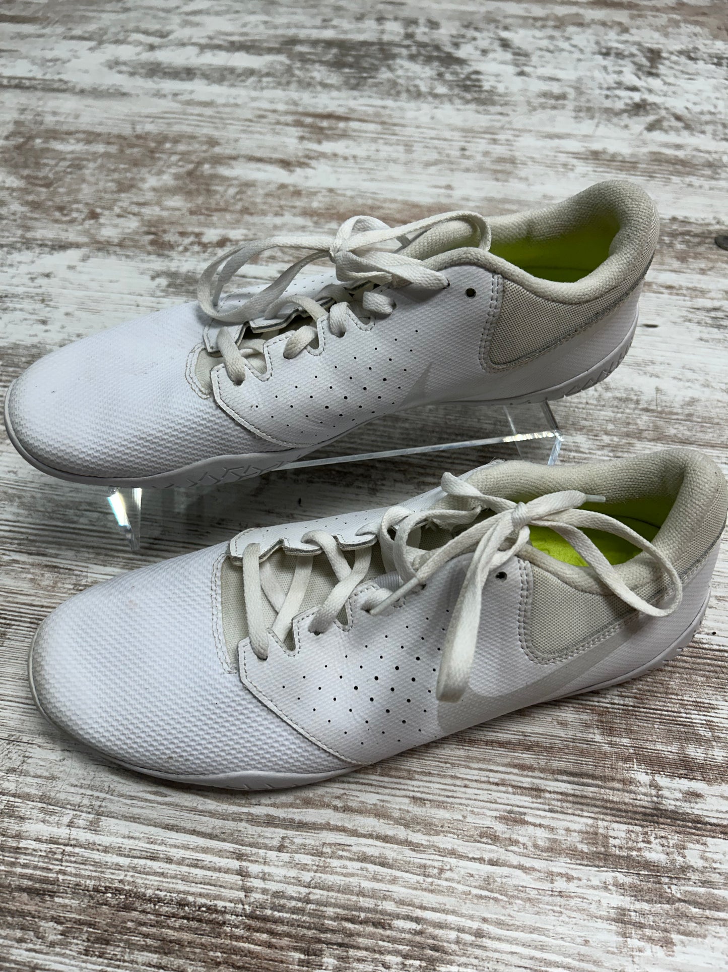 Womens 9 Nike Cheer Shoes