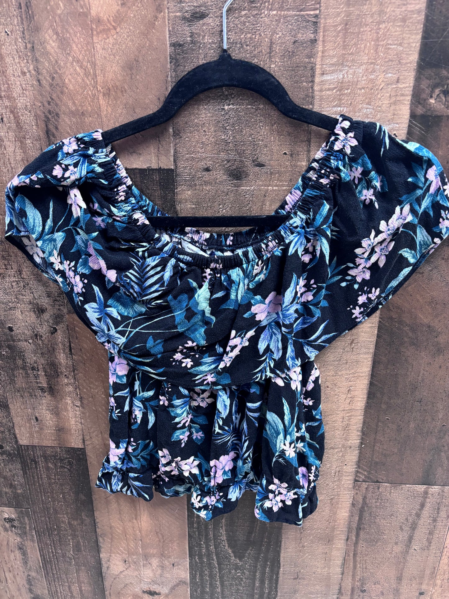 Women’s xs cropped shirt