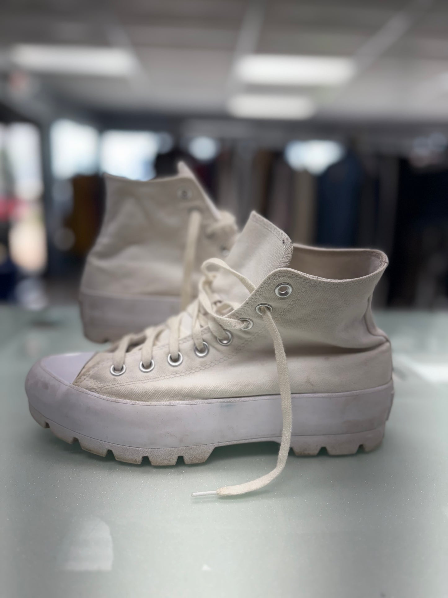 Women’s 10 converse
