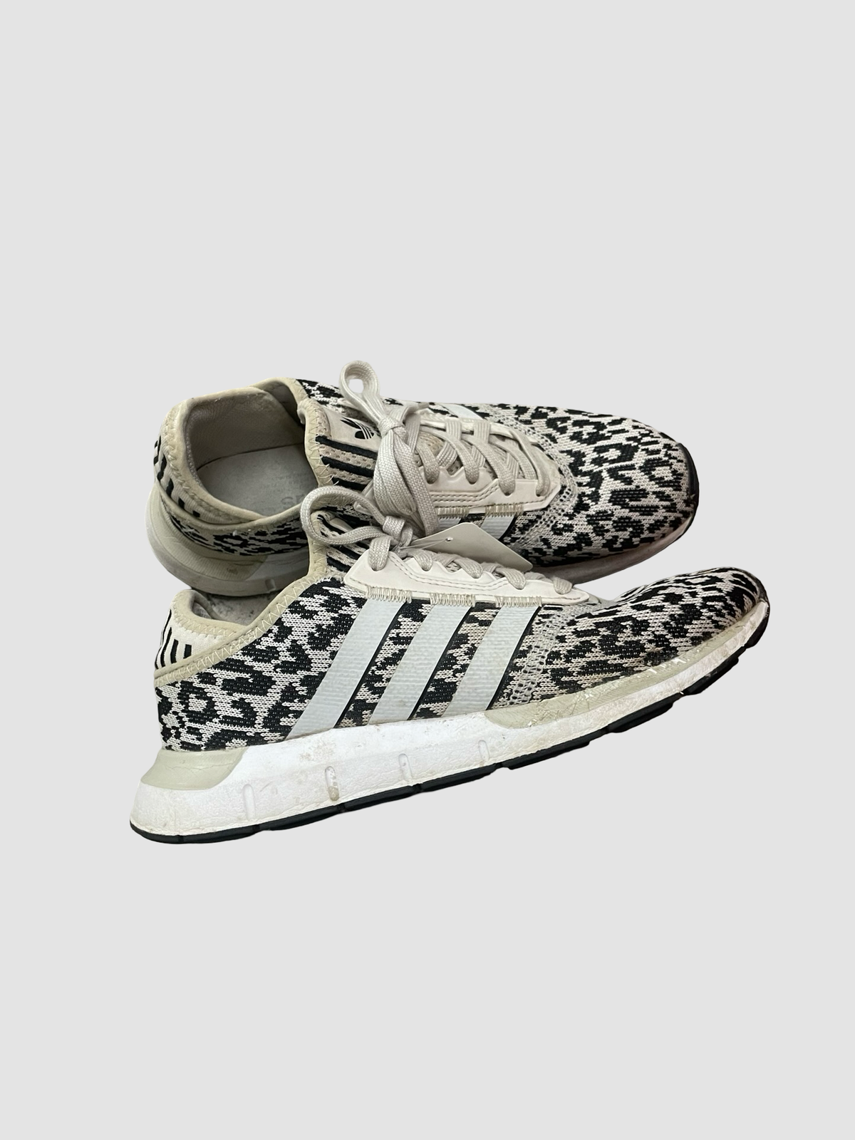 Women’s 8 Adidas