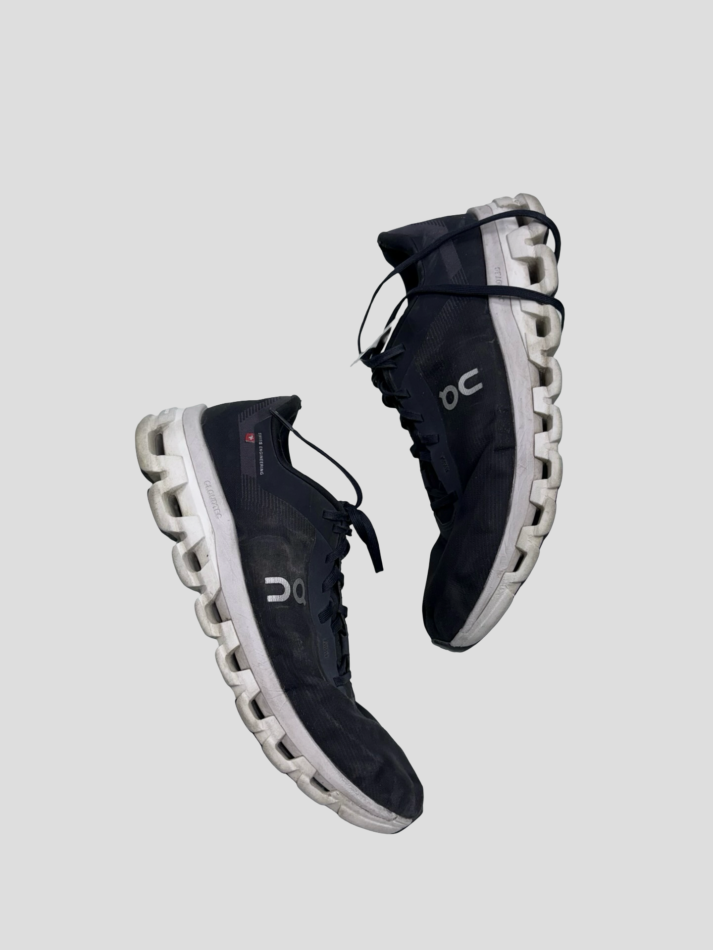 Mens 9.5 On Clouds-Holes in Heel