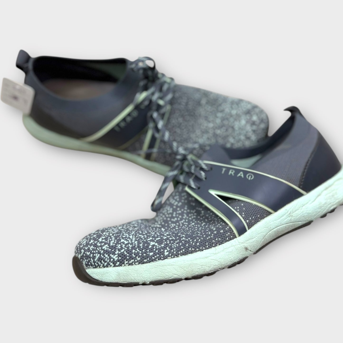 Women’s TRAQ shoes sz 9