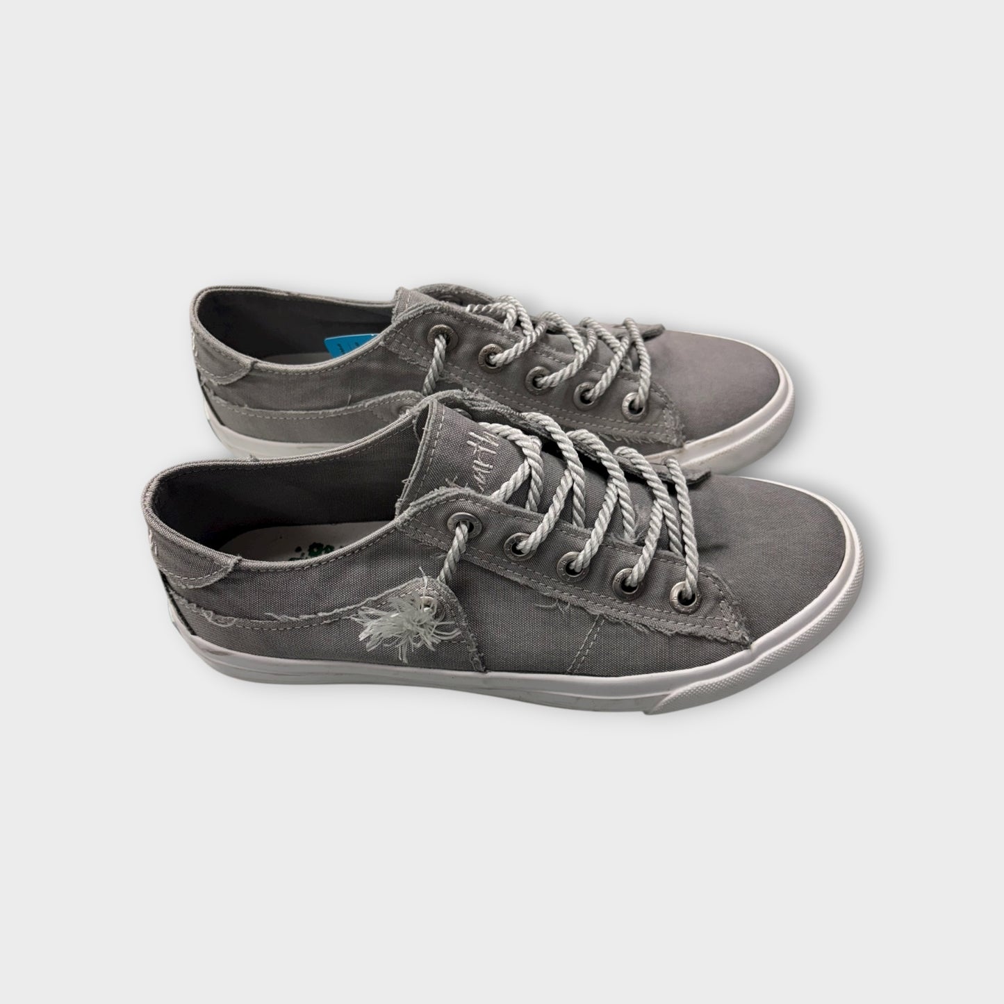 Women’s 8.5 blowfish sneaker