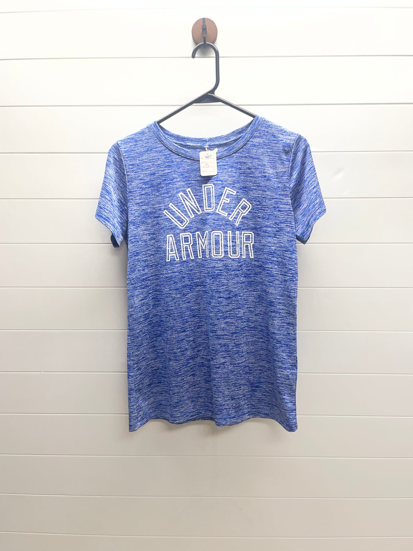 Women’s small UA tee