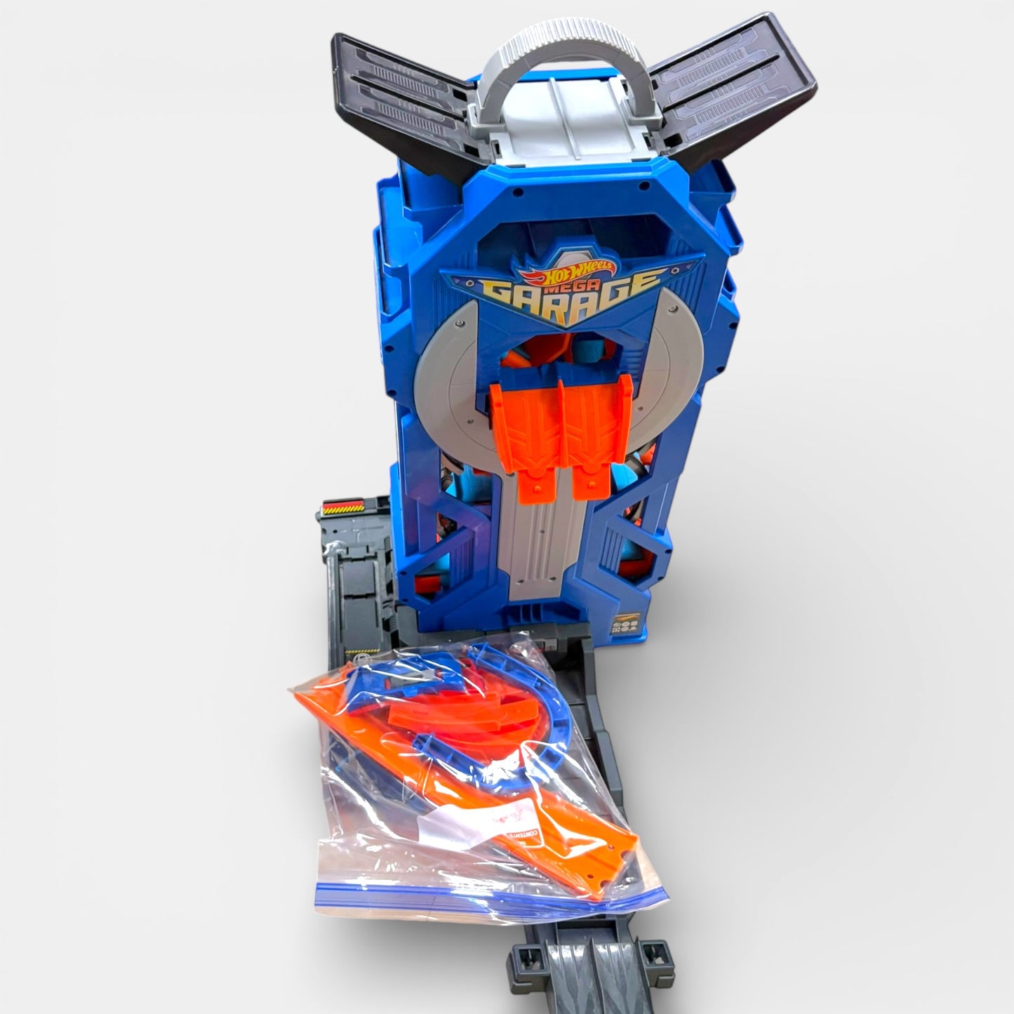 Hot wheels mega garage