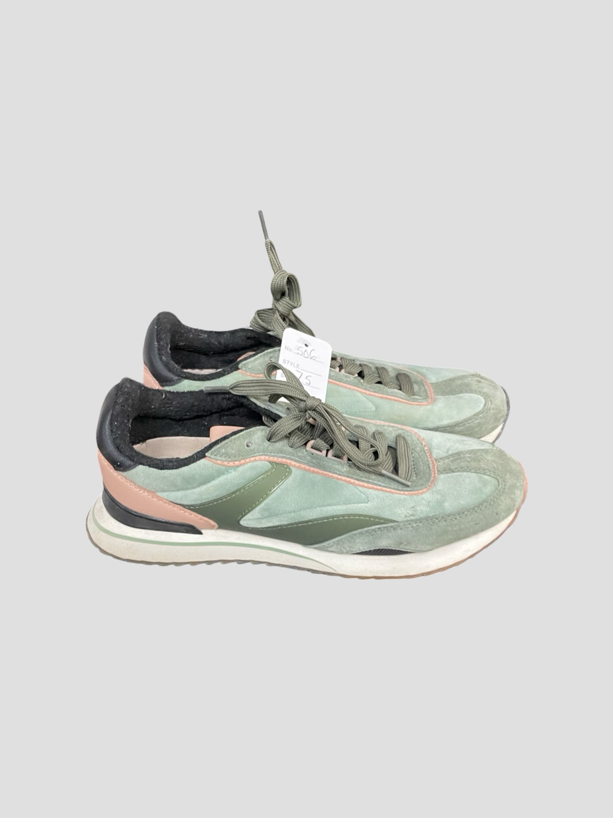 Women’s 7.5 Hoff shoes