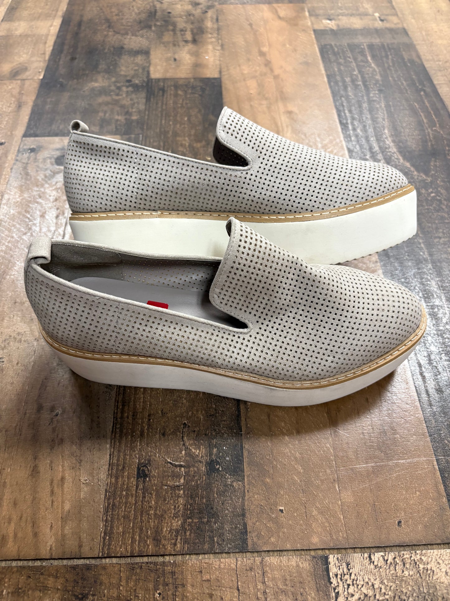Women’s 9.5 shoes