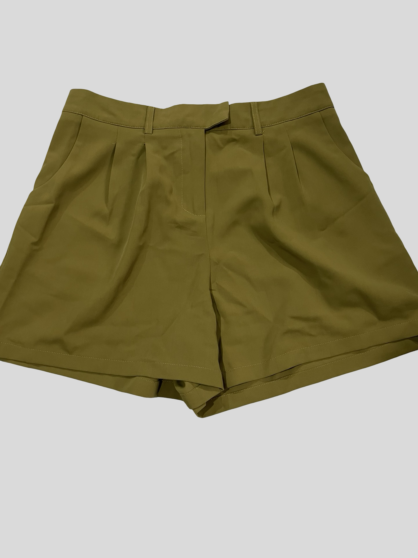 Women’s dressy shorts size large NWT