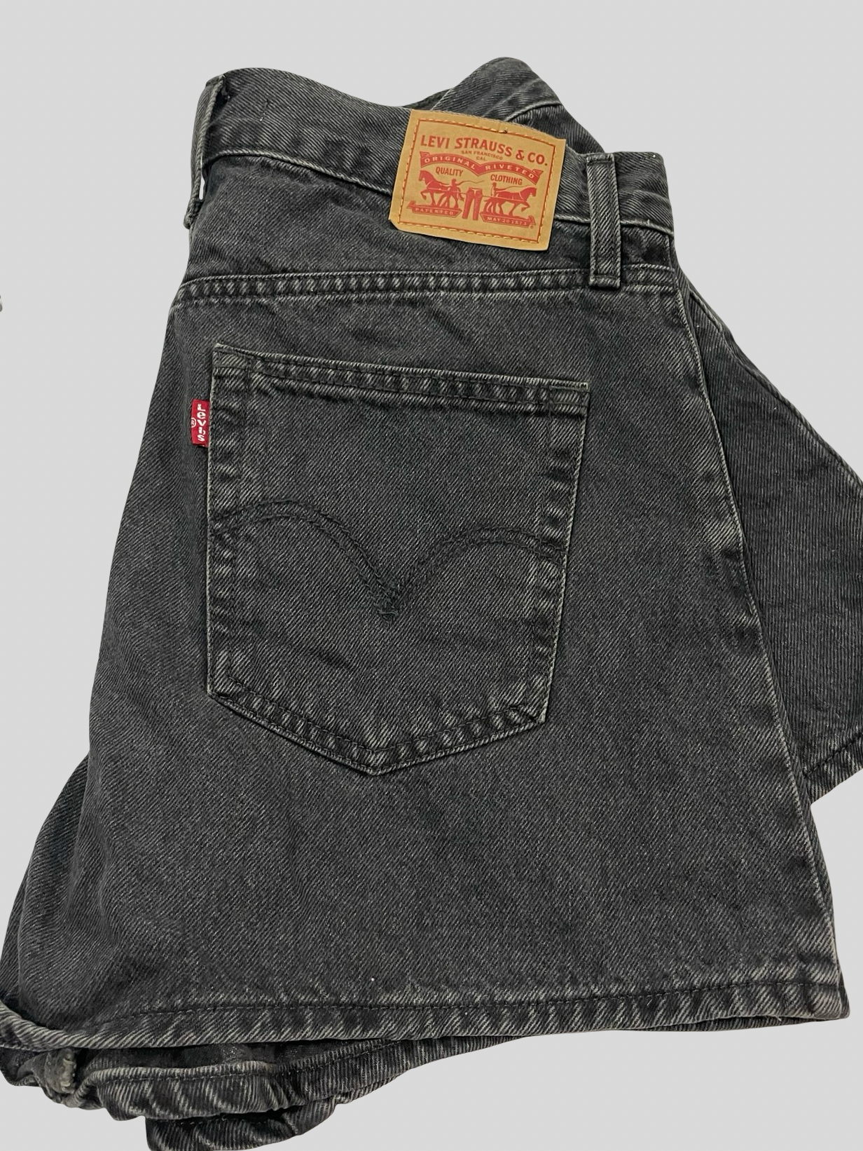 Women’s Levi high wasted mom shorts size 31