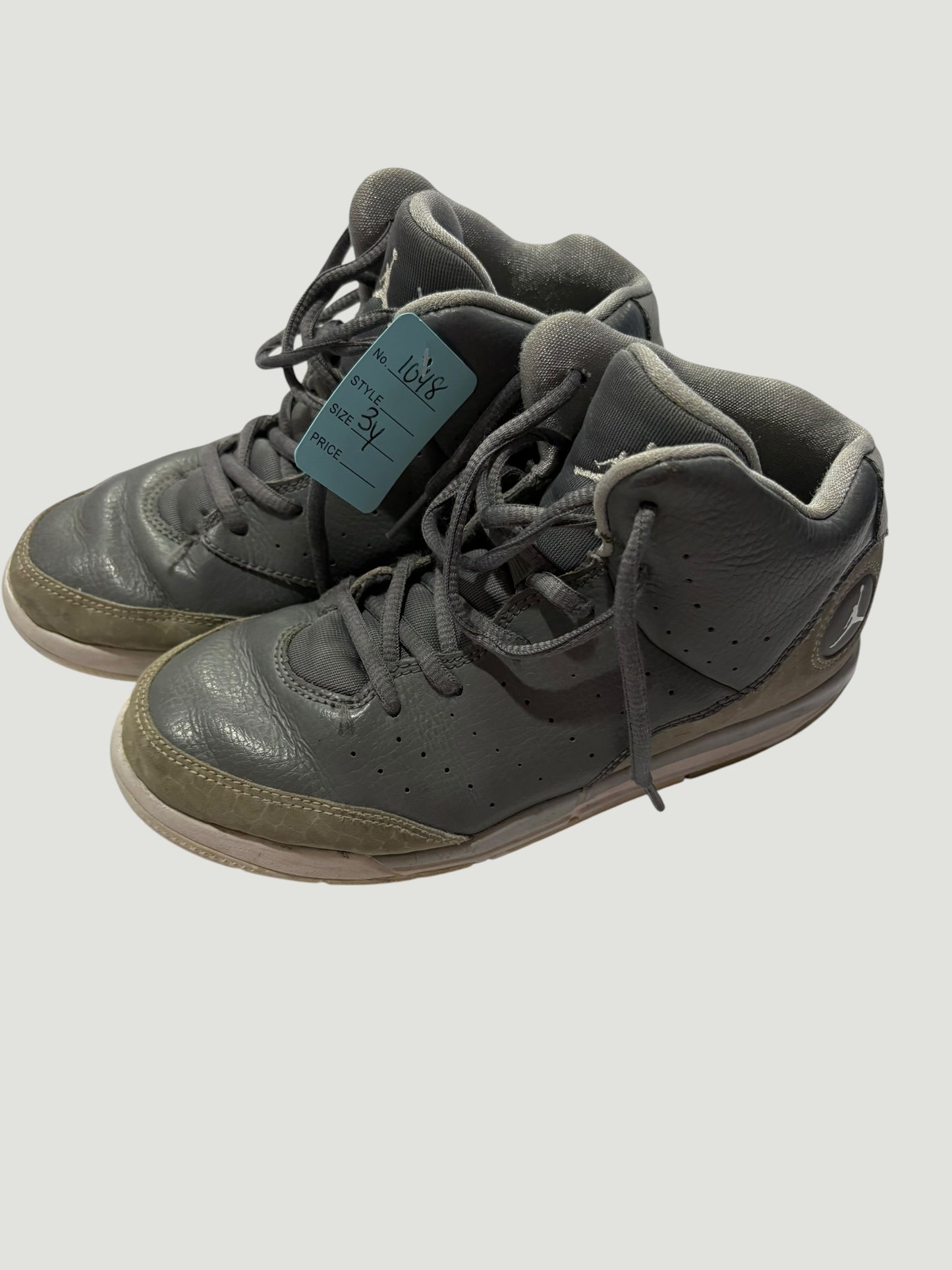 Boys Jordan’s size 3