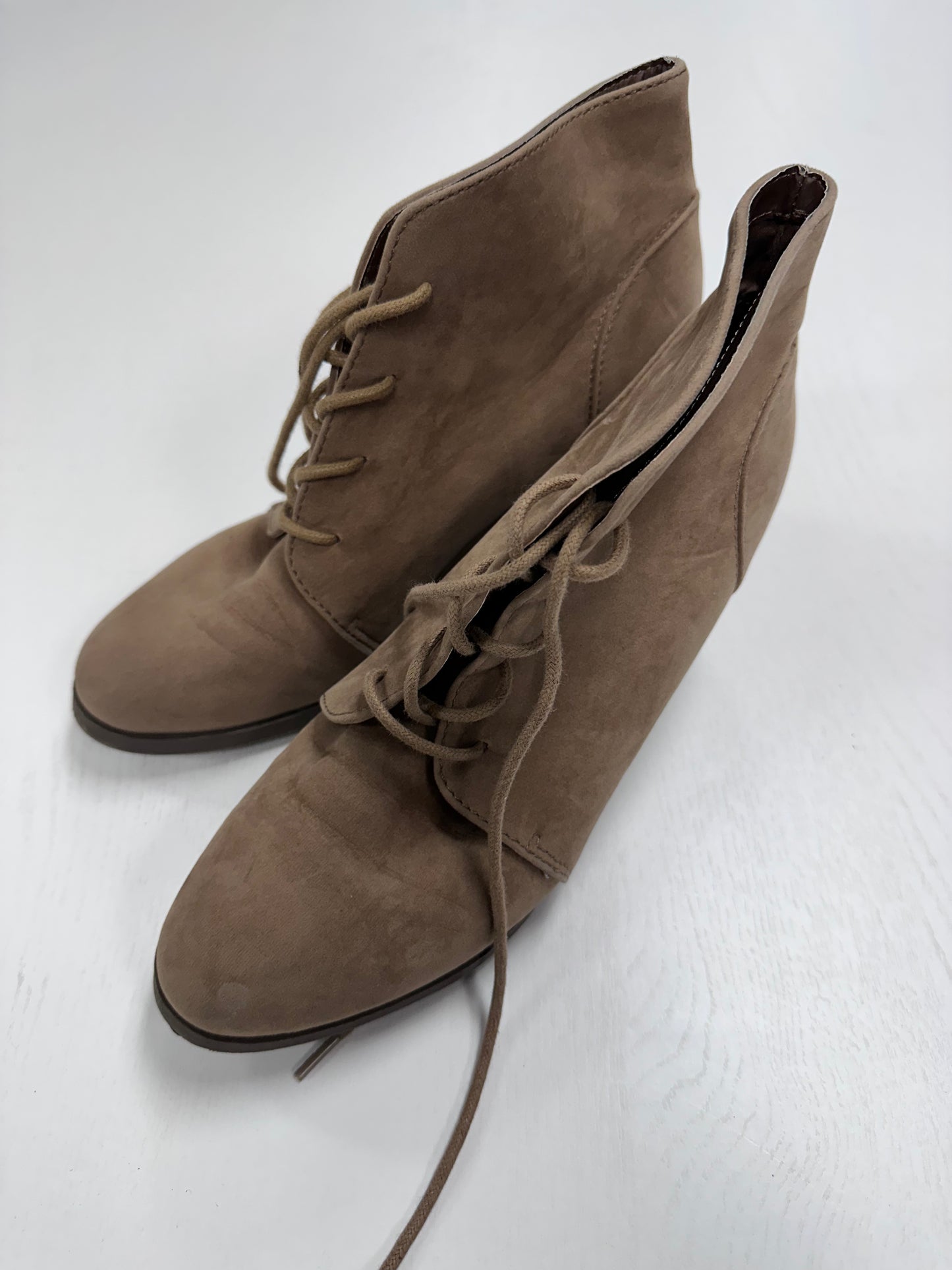 Women’s 10 booties