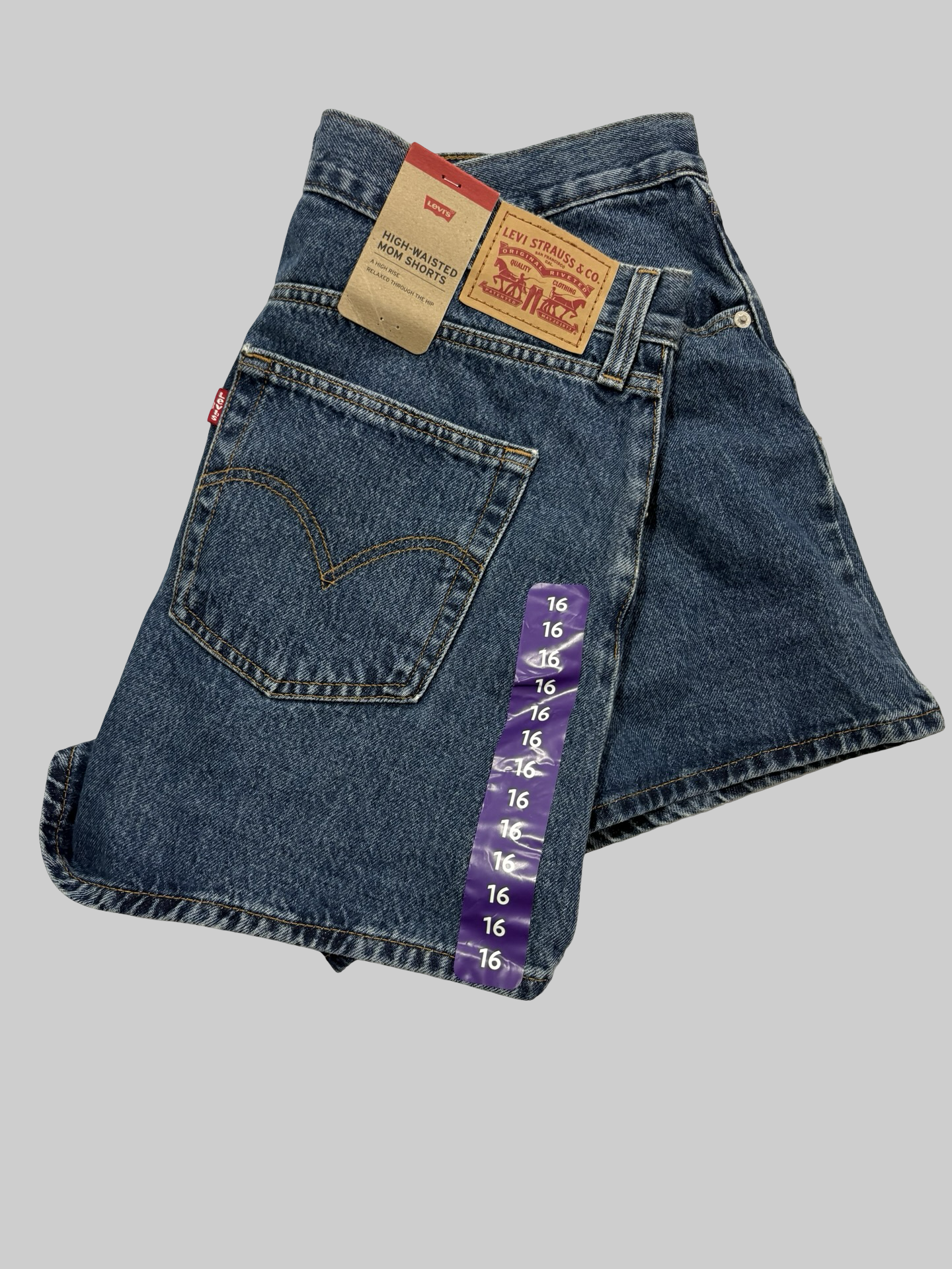 Women’s NWT Levi mom shorts size 16