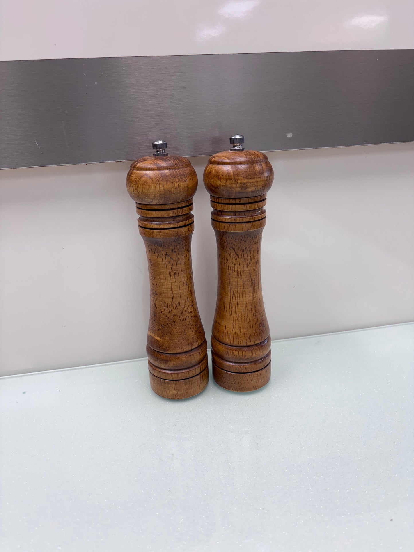 Salt and pepper grinder