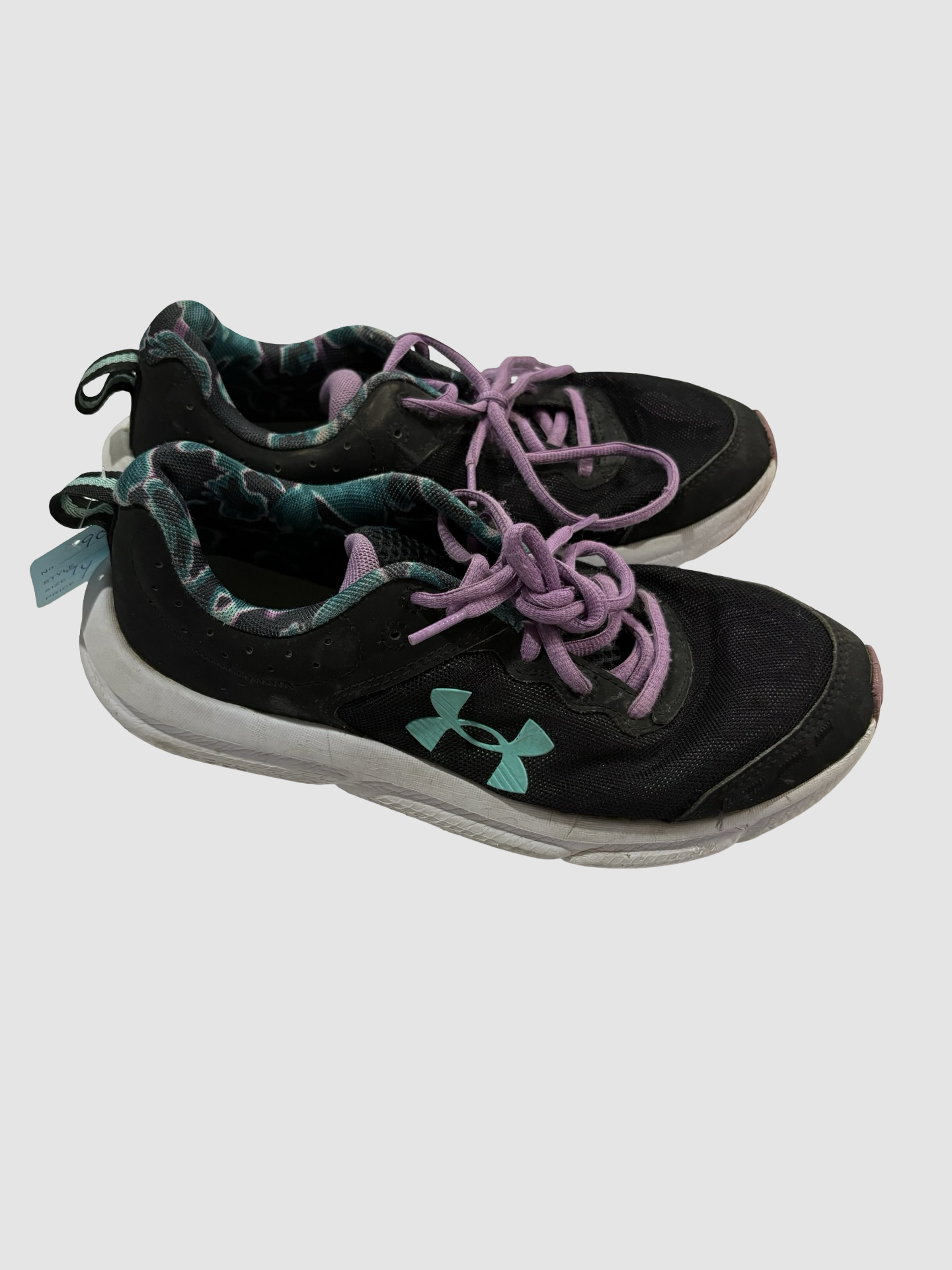 UA tennis shoes 7Y