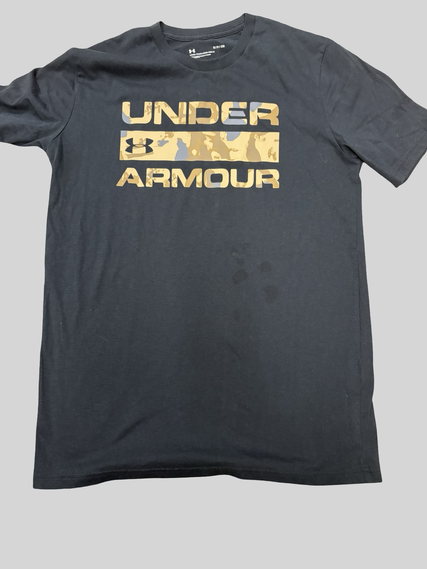 Men’s small UA ( small spots )