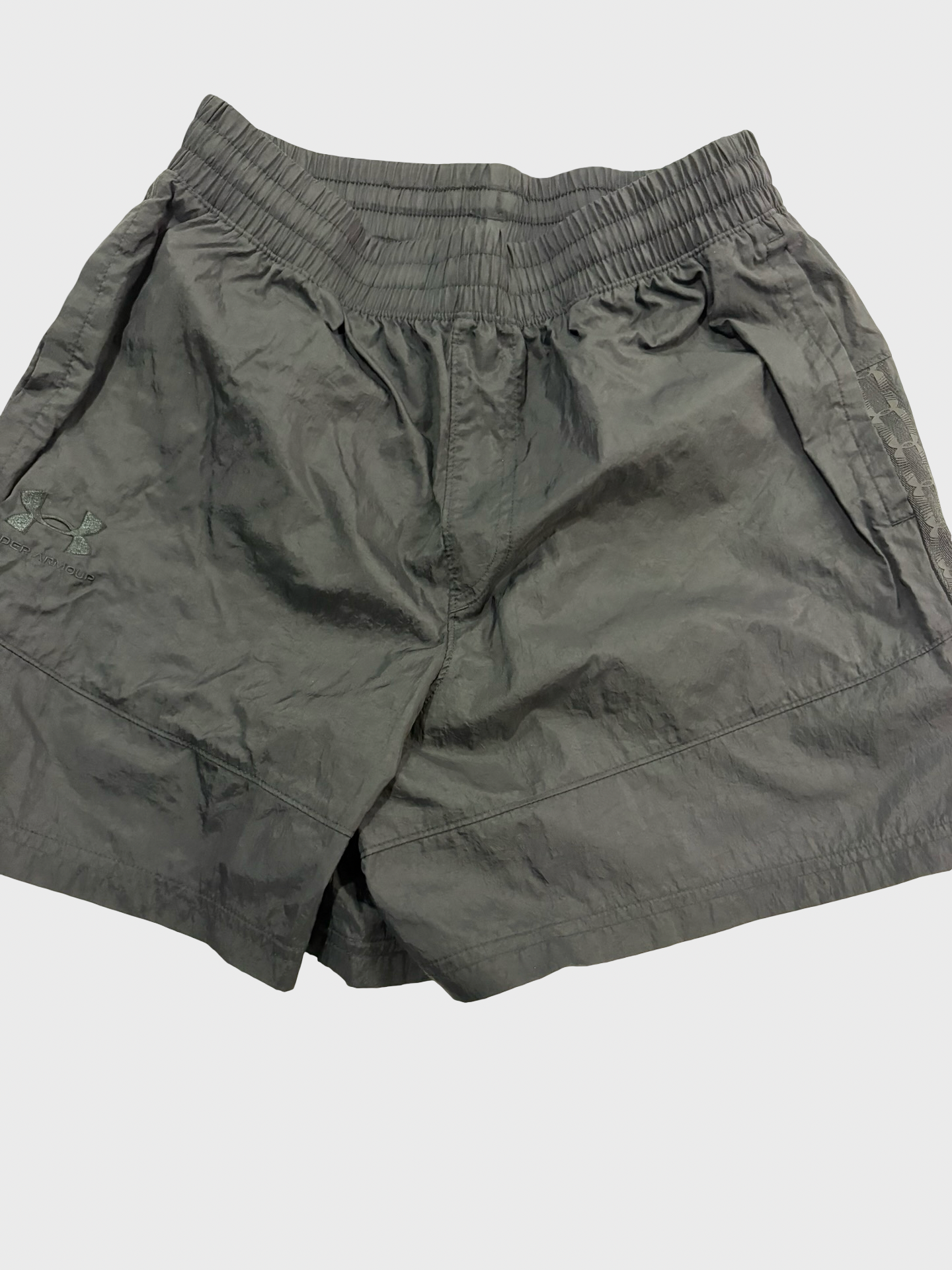 Men’s small UA shorts
