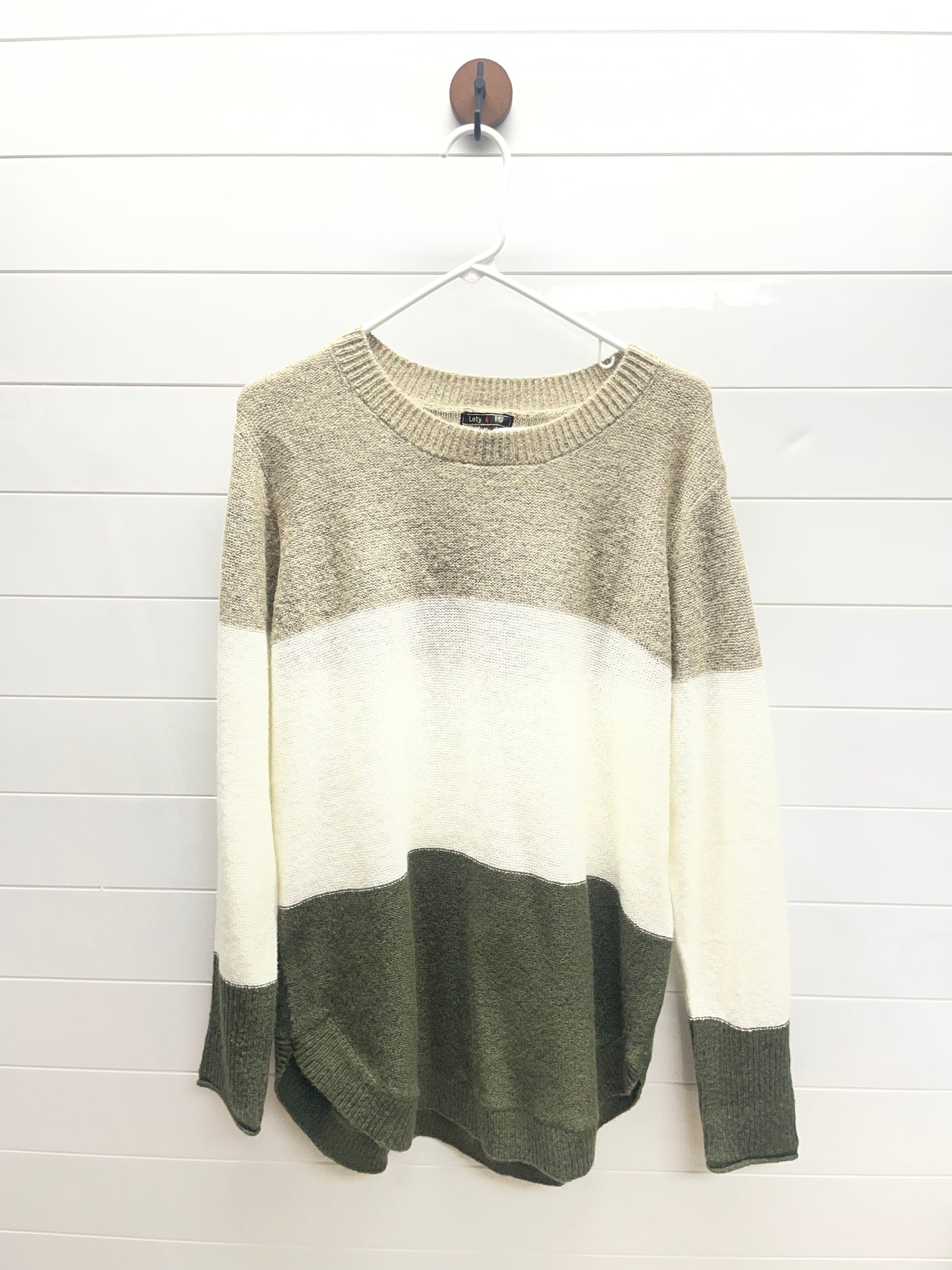Woman’s sweater XL