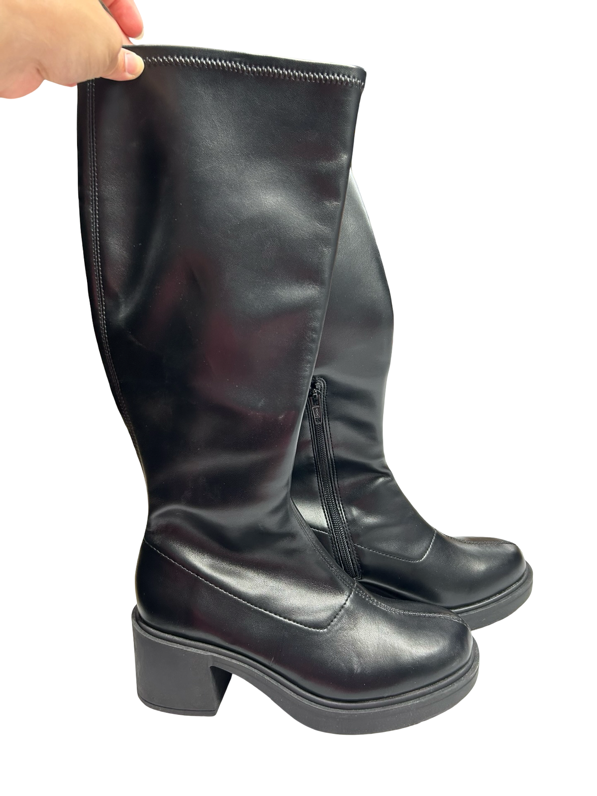 Woman’s nwt 8.5