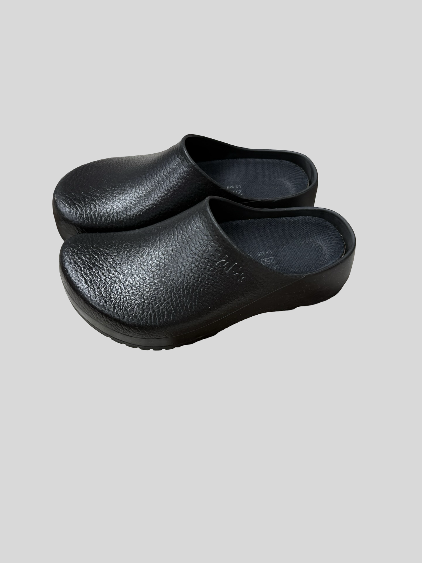 Women’s Birkenstocks clogs size 8