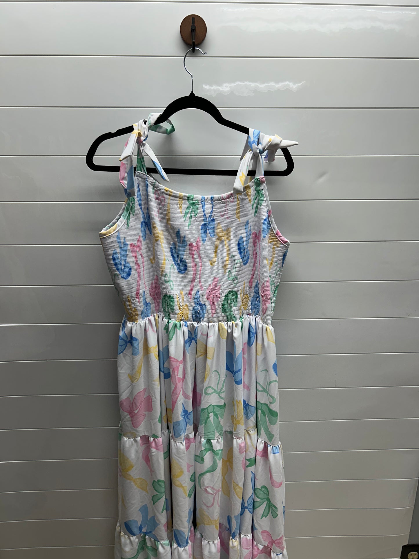 Woman’s bow dress fits xl