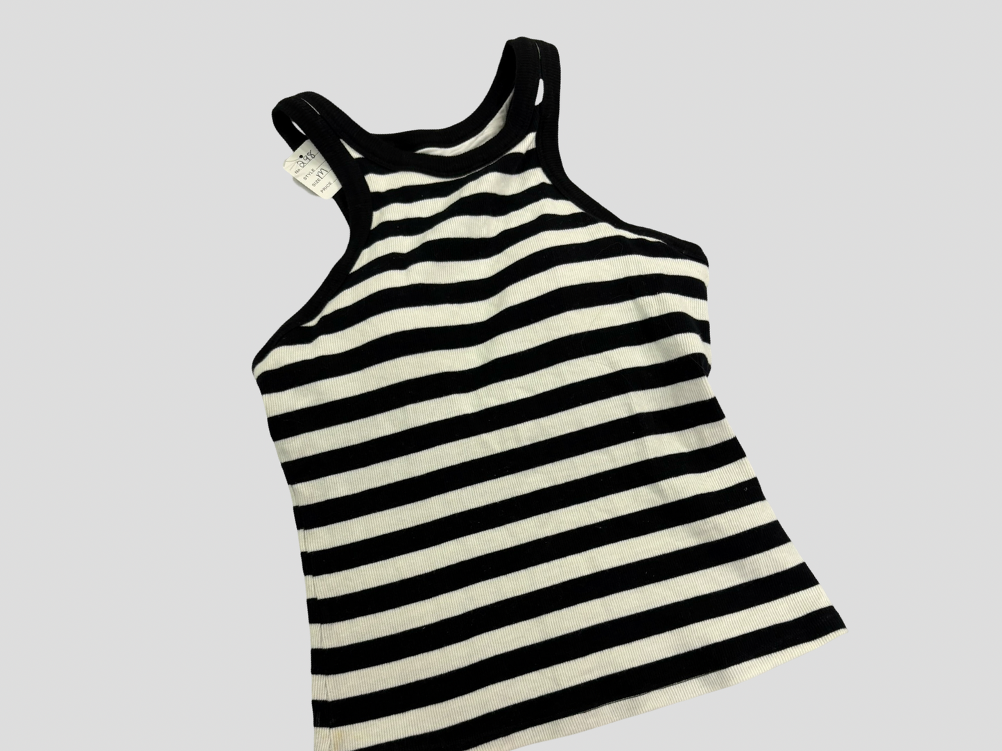 Women’s medium tank built in bra