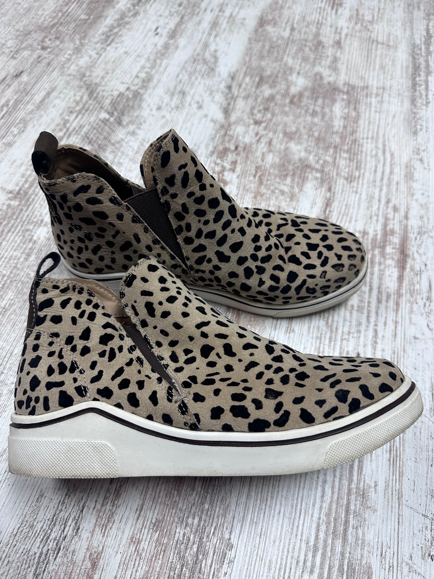 Women’s 6 booties