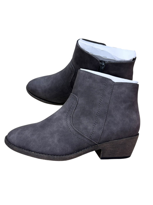 Women’s 9.5 boots nwt