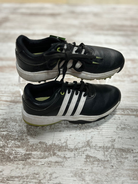 Boys 2.5 golf shoes
