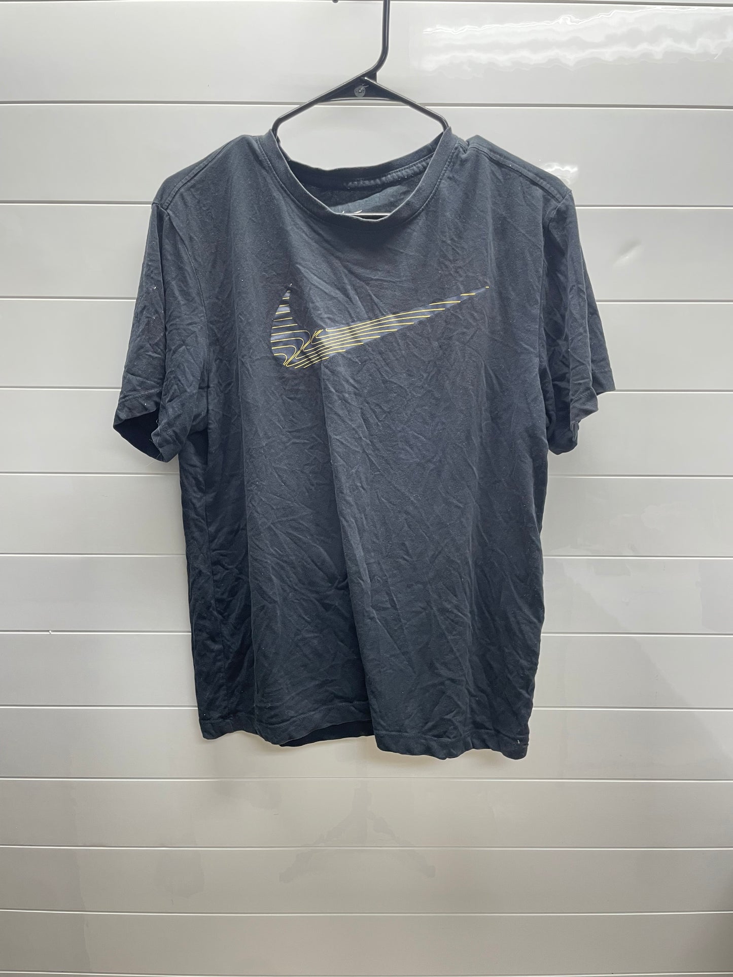 Men’s medium Nike tee