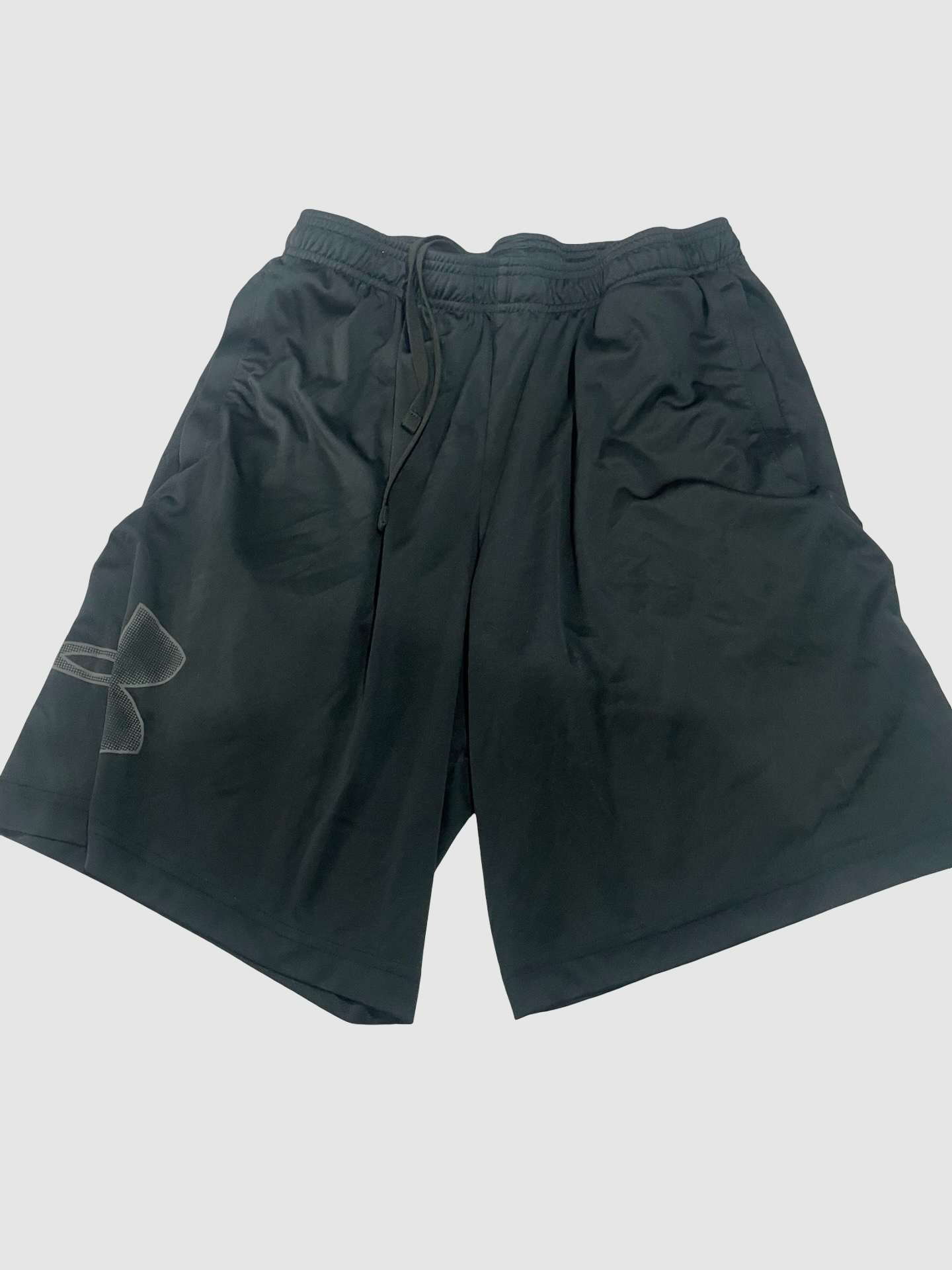 Men’s large UA shorts -snag