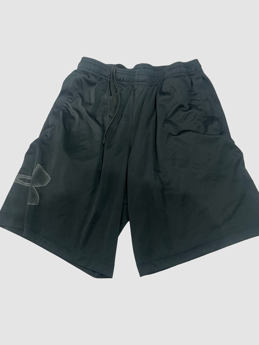 Men’s large UA shorts -snag