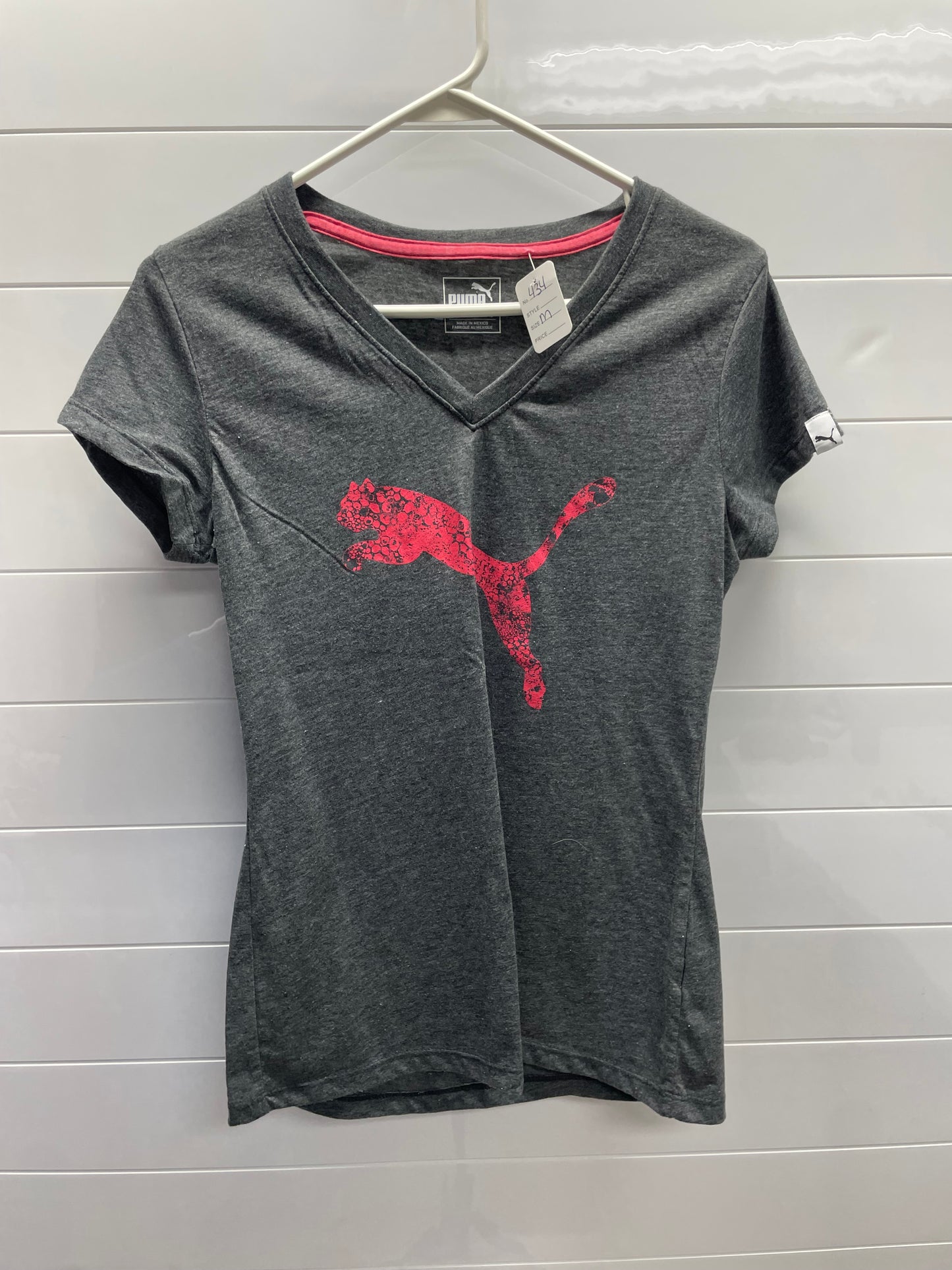 Women’s medium puma tee