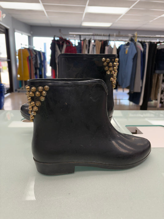 Women’s 8 boots