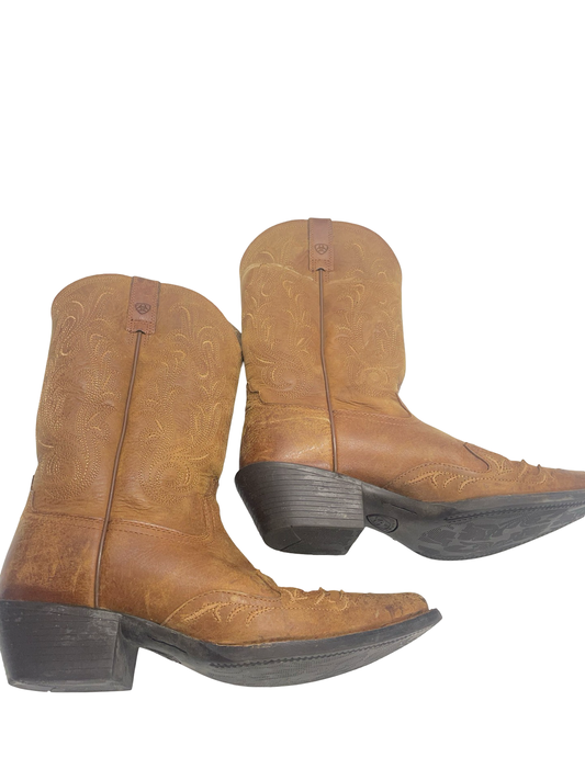 Women’s 6.5 Ariat Boots